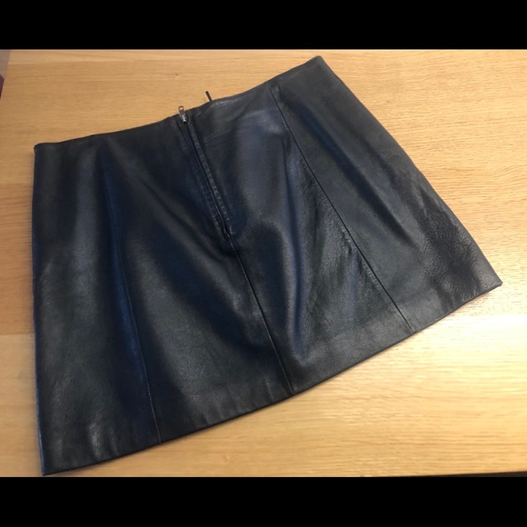 Tie up leather mini skirt - Picture 4 of 4